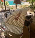 nappe de table à carreaux et léopard