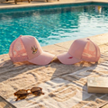 LE DUO DE CASQUETTES